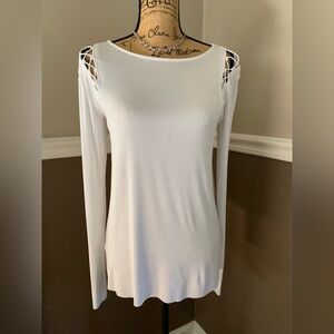 BAILEY/44 ladies white long sleeve 94% rayon in size medium VVGUC+